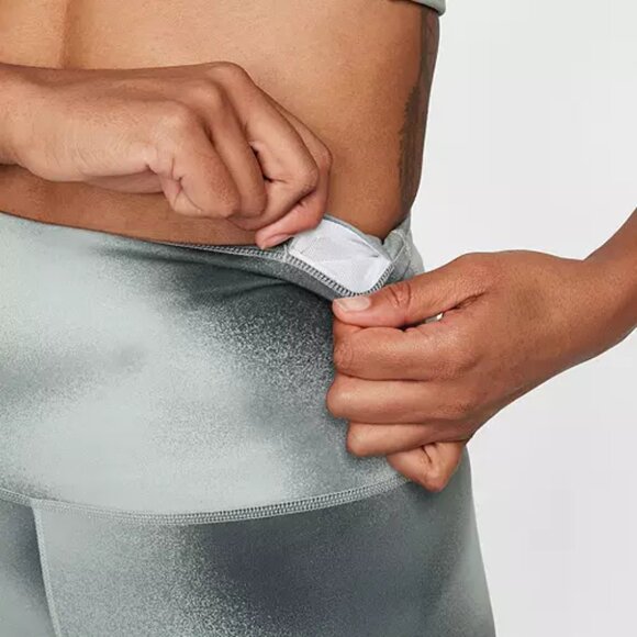 NWT New Nike Women's One High-Rise Printed Leggings Small S Yoga Pants Training - Picture 3 of 4